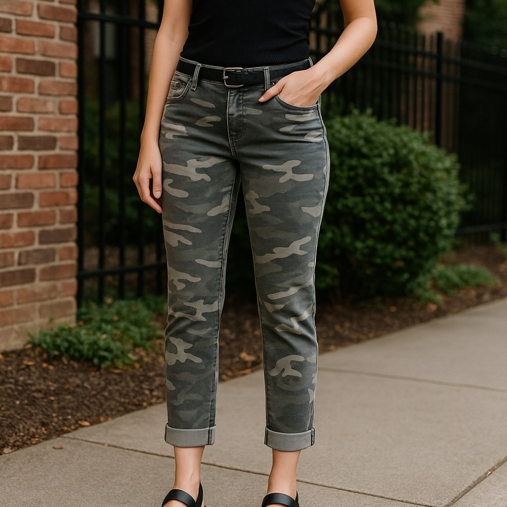 Silver Jeans Co. “Beau” Camo Slim Jeans – Size 29 (28.5” Inseam)